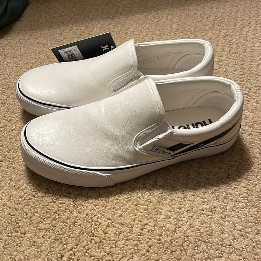 Hurley NWT size 4 court shoe Leather